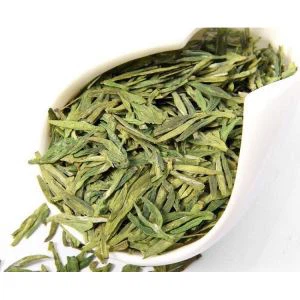 Prvo izpiranje zelenega čaja Longjing